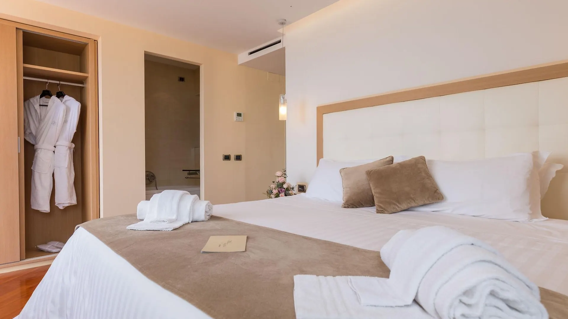טאורמינה Hotel Villa Esperia 4*,  איטליה